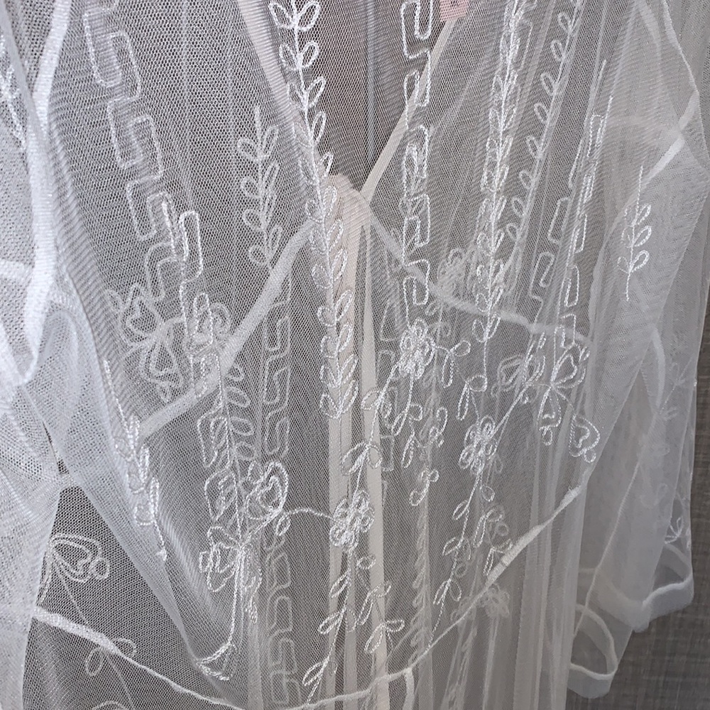 Victoria’s Secret Embroidered Robe - Picture 7 of 13